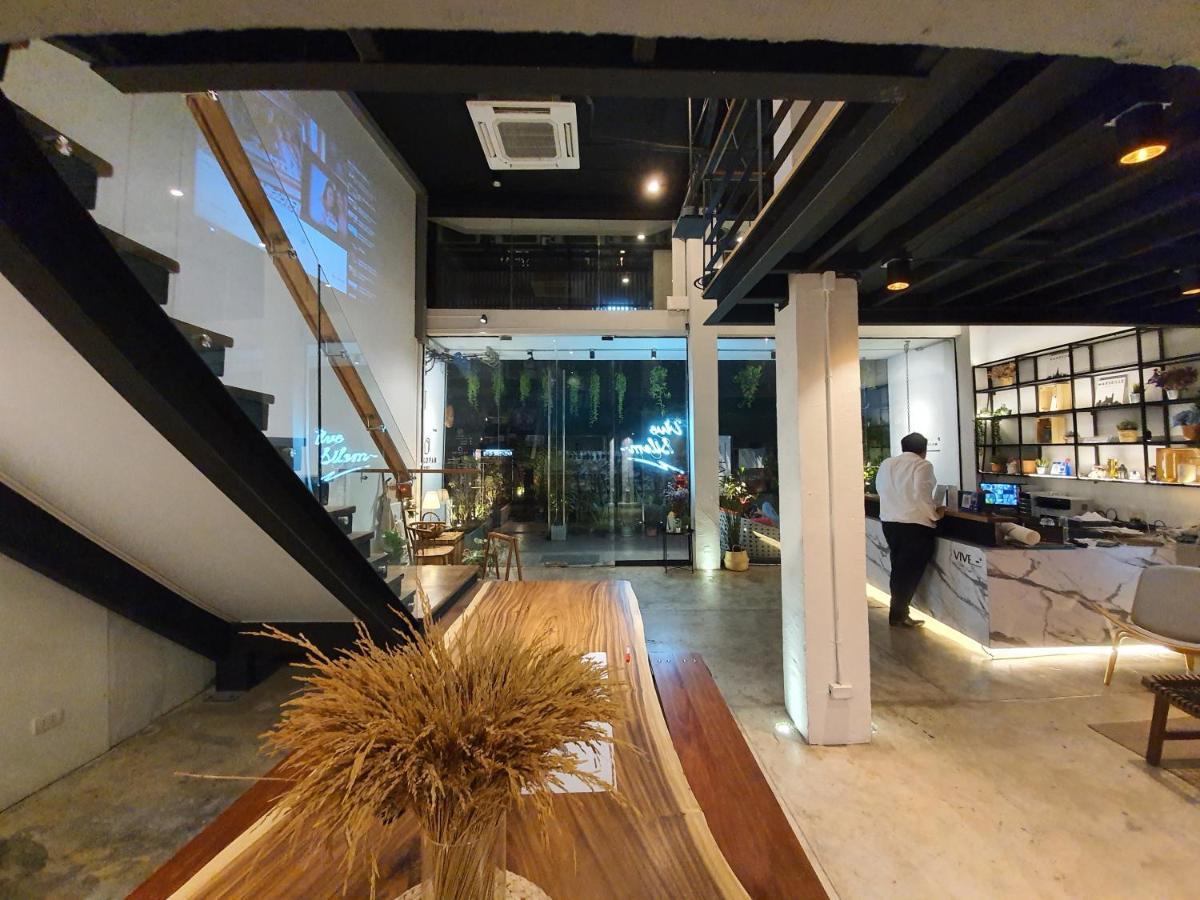 Vive Silom Hotel Bangkok Exterior photo